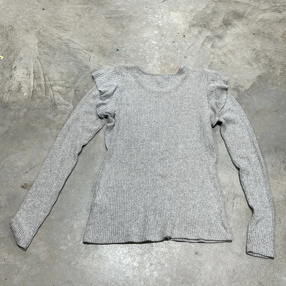 Light weight‎ grey rubbed sweater with ruffles around arm / Size S / Lucky Brand - Picture 5 of 8
